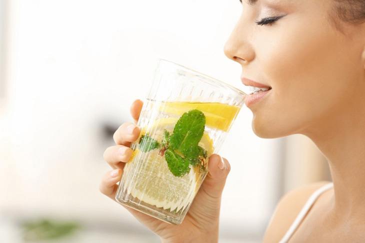 uống nước chanh có tốt cho gan không